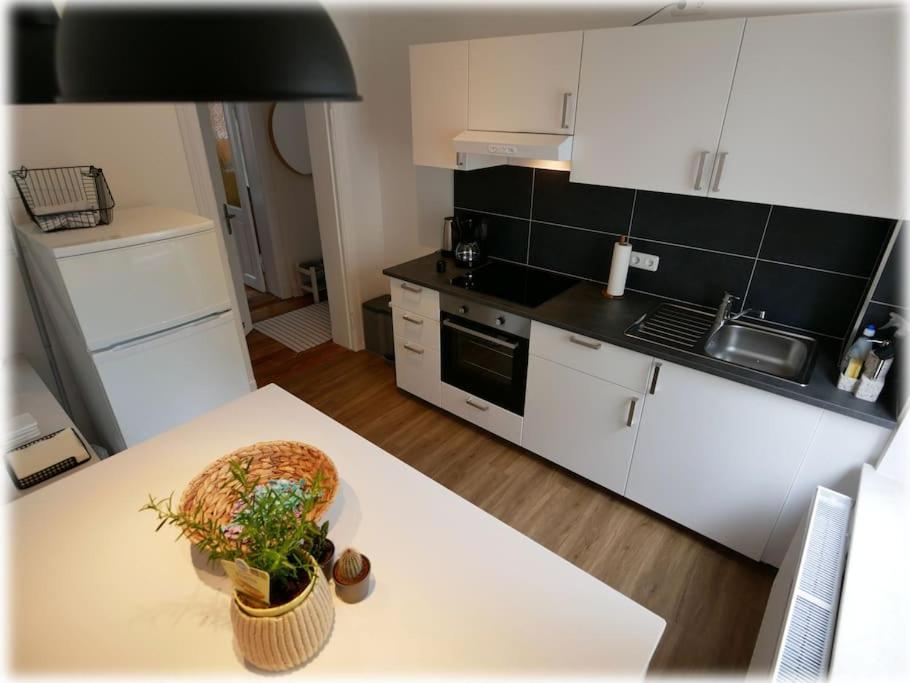 Gemuetlich - 2 Zimmer-Altbau, 24H Check-In Kiel Dış mekan fotoğraf