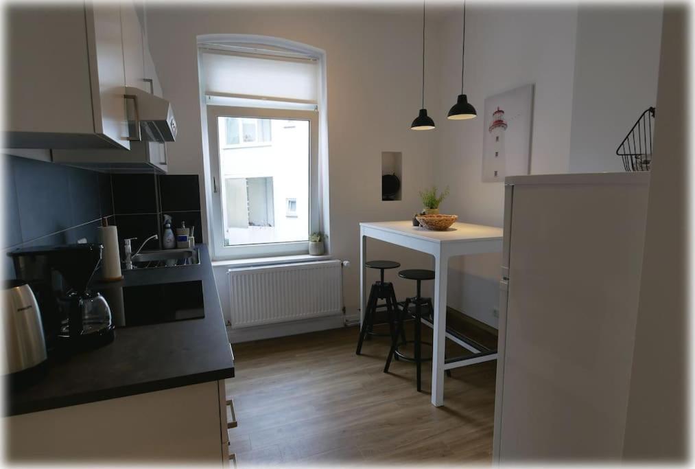 Gemuetlich - 2 Zimmer-Altbau, 24H Check-In Kiel Dış mekan fotoğraf