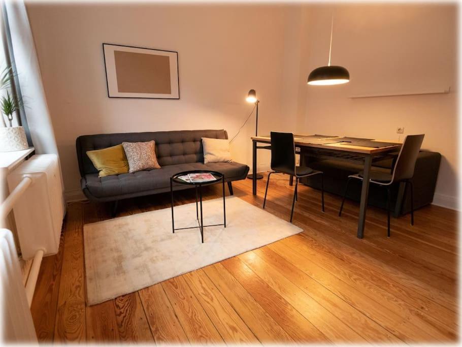 Gemuetlich - 2 Zimmer-Altbau, 24H Check-In Kiel Dış mekan fotoğraf
